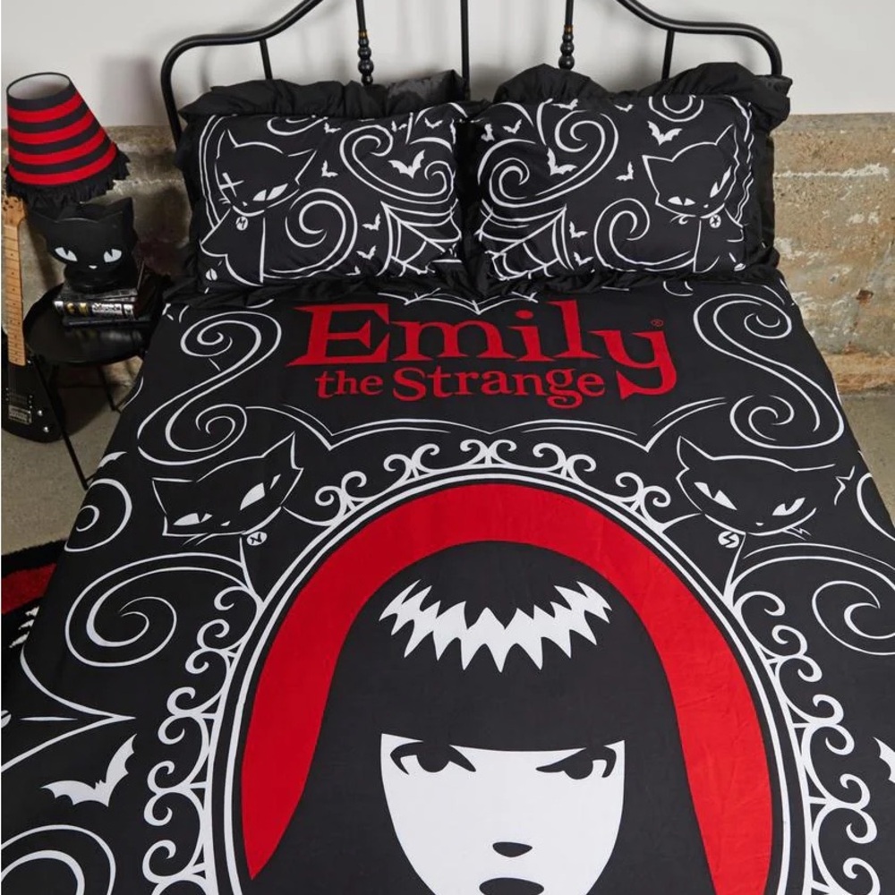 ISO Emily the strange bed sheets and cat lamp